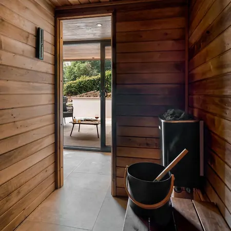 The Hideaway At Longtail * Bowness-on-Windermere
